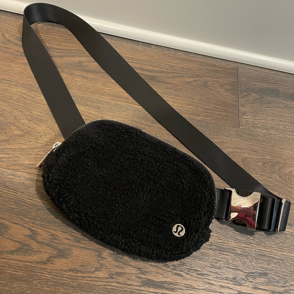 Lululemon fleece everywhere belt bag